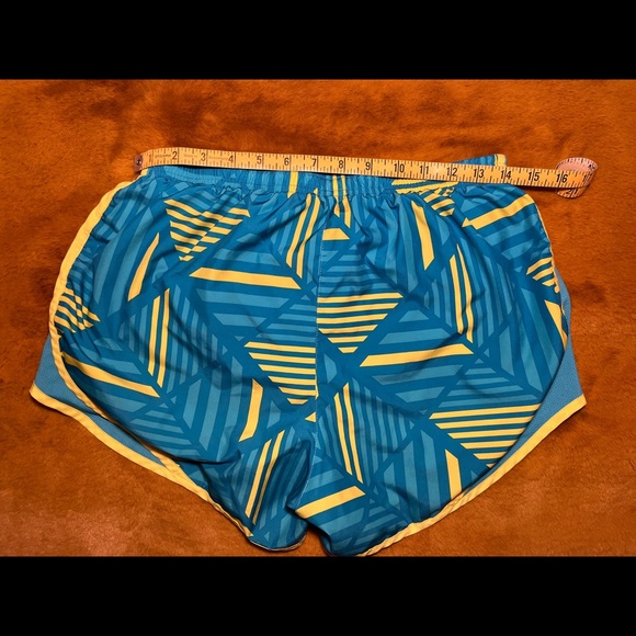 Nike • Dri-Fit Shorts - Picture 4 of 7